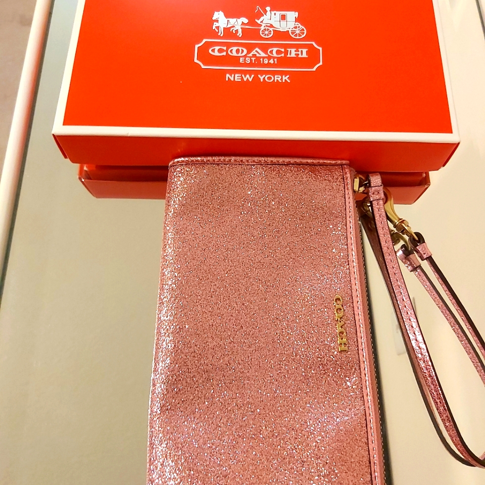 Coach Wristwallet Pink Brand New. Authentic